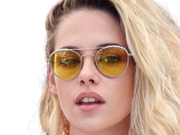 kristen stewart actrice americaine blonde yeux verts femme cannes lunettes annees 2022 2020s