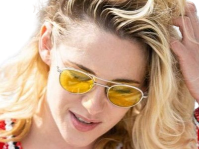 kristen stewart actrice americaine blonde yeux verts femme cannes lunettes annees 2022 2020s