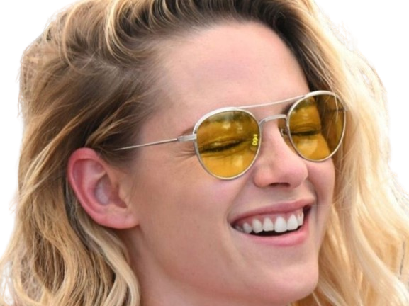 kristen stewart actrice americaine blonde yeux verts femme cannes lunettes annees 2022 2020s