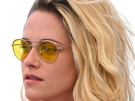 kristen-stewart-actrice-americaine-blonde-yeux-verts-femme-cannes-lunettes-annees-2022-2020s