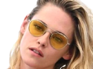 kristen-stewart-actrice-americaine-blonde-yeux-verts-femme-cannes-lunettes-annees-2022-2020s