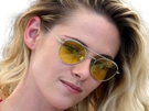 kristen-stewart-actrice-americaine-blonde-yeux-verts-femme-cannes-lunettes-annees-2022-2020s