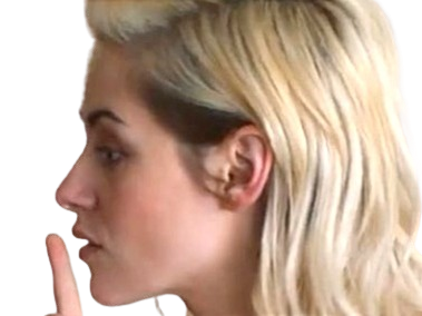 kristen stewart actrice americaine blonde yeux verts femme sans lunettes annees 2022 2020s