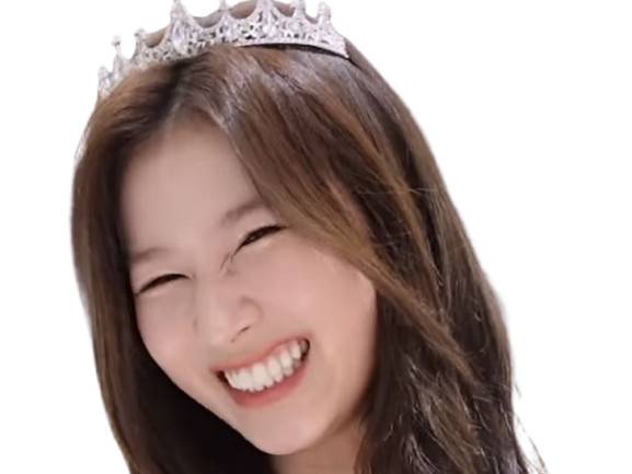 sana minatozaki rire rigole sourire twice kpop idol femme japonaise couronne queen belle