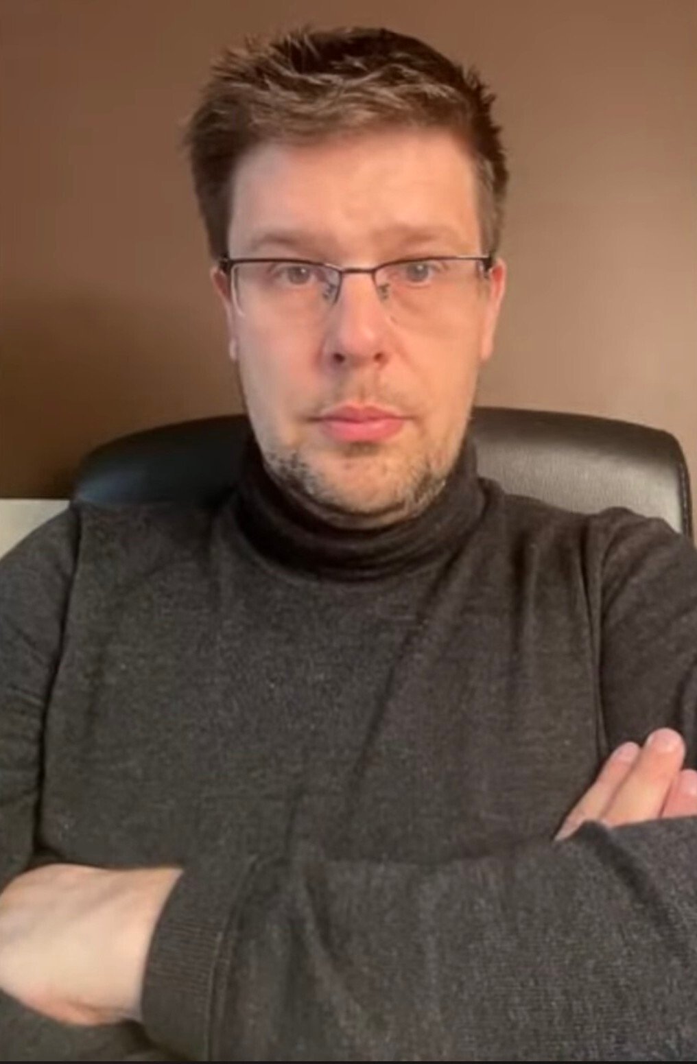 pierre yves rougeyron rond rouge bras