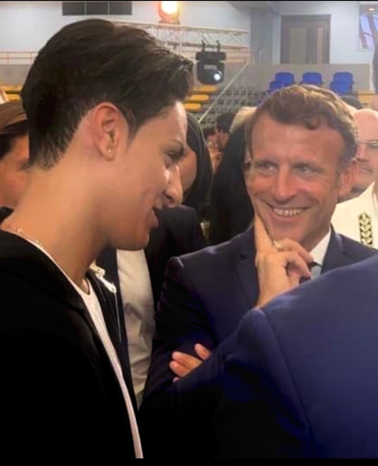 glandilus jupiter regard imane khelif 2024 olympic look eiffel louvre seine oil bi genre exit