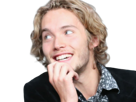 toby-finn-regbo-acteur-musicien-homme-britannique-anglais-vingtenaire-vingtaine-cheveuxblonds-yeuxbleus-cheveuxboucles-2010s