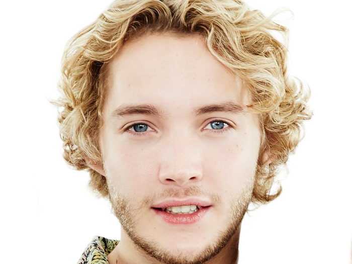 toby finn regbo acteur musicien homme britannique anglais vingtenaire vingtaine cheveuxblonds yeuxbleus cheveuxboucles 2010s