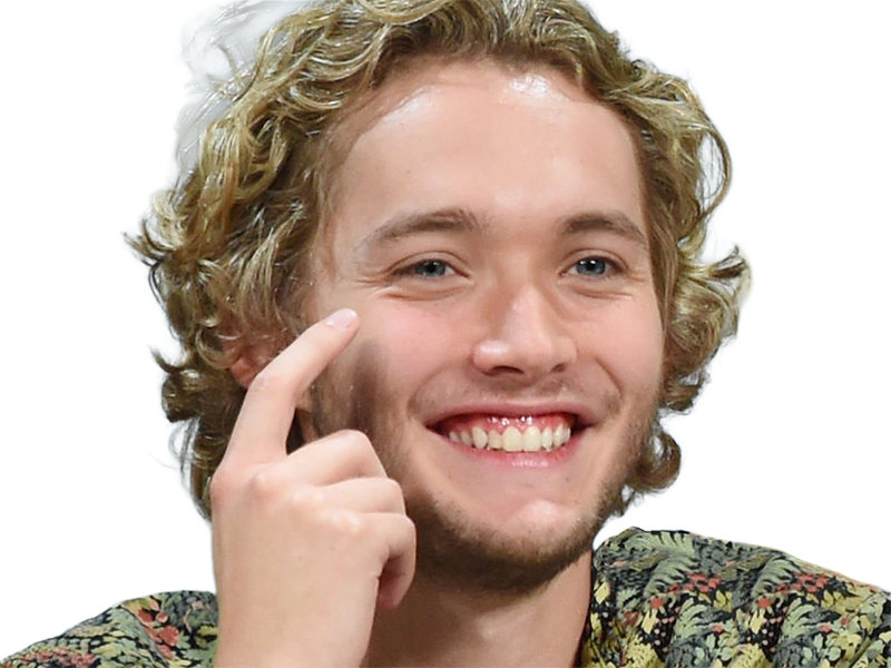 toby finn regbo acteur musicien homme britannique anglais vingtenaire vingtaine cheveuxblonds yeuxbleus cheveuxboucles 2010s
