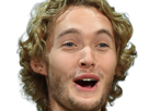 toby-finn-regbo-acteur-musicien-homme-britannique-anglais-vingtenaire-vingtaine-cheveuxblonds-yeuxbleus-cheveuxboucles-2010s