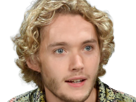 toby-finn-regbo-acteur-musicien-homme-britannique-anglais-vingtenaire-vingtaine-cheveuxblonds-yeuxbleus-cheveuxboucles-2010s