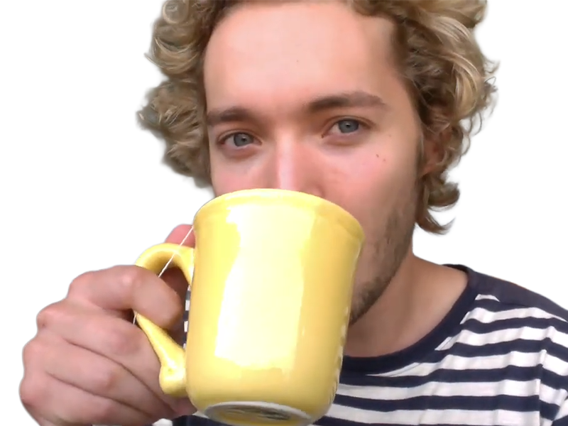 toby finn regbo acteur musicien homme britannique anglais vingtenaire vingtaine cheveuxblonds yeuxbleus cheveuxboucles 2010s