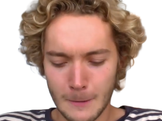 toby finn regbo acteur musicien homme britannique anglais vingtenaire vingtaine cheveuxblonds yeuxbleus cheveuxboucles 2010s