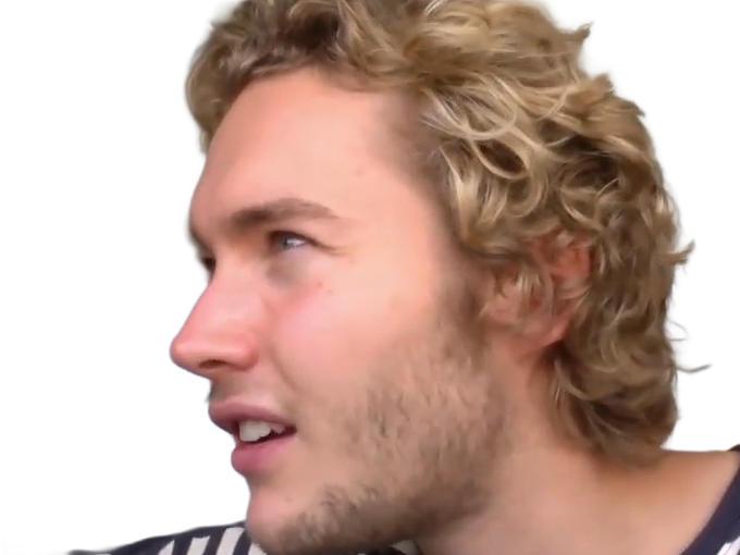 toby finn regbo acteur musicien homme britannique anglais vingtenaire vingtaine cheveuxblonds yeuxbleus cheveuxboucles 2010s