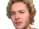 toby-finn-regbo-acteur-musicien-homme-britannique-anglais-vingtenaire-vingtaine-cheveuxblonds-yeuxbleus-cheveuxboucles-2010s