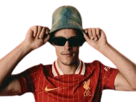 florian-wirtz-liverpool-chapeau-bob-lunettes-de-soleil