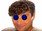 risitas-boucle-cocasse-wtf-frise-curly-2000-airpods-undercut-boucles-zoomer-lunettes-bleues-jordan-bardella