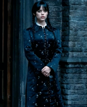 jen ort latin tiny wed addams actress nflx astrid deetz beet joven nea prime