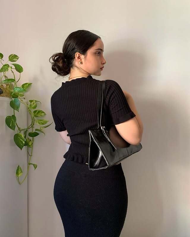 meuf femme fille teen feet russie palestine soral lastetas ass