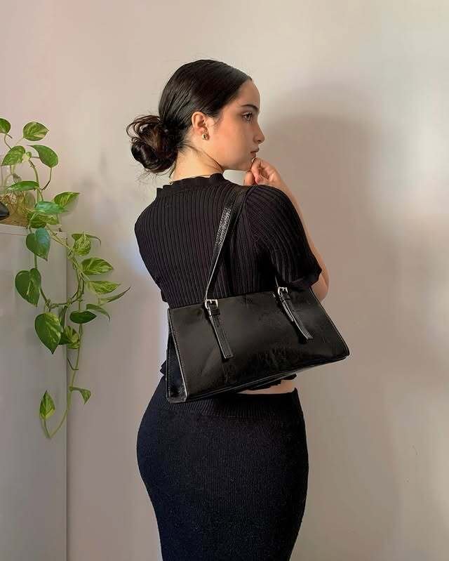 meuf femme fille teen feet russie palestine soral lastetas ass