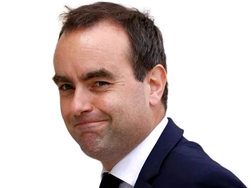 lecornu sebastien cornu macron premier ministre gouvernement macroniste dissolution pm sourire