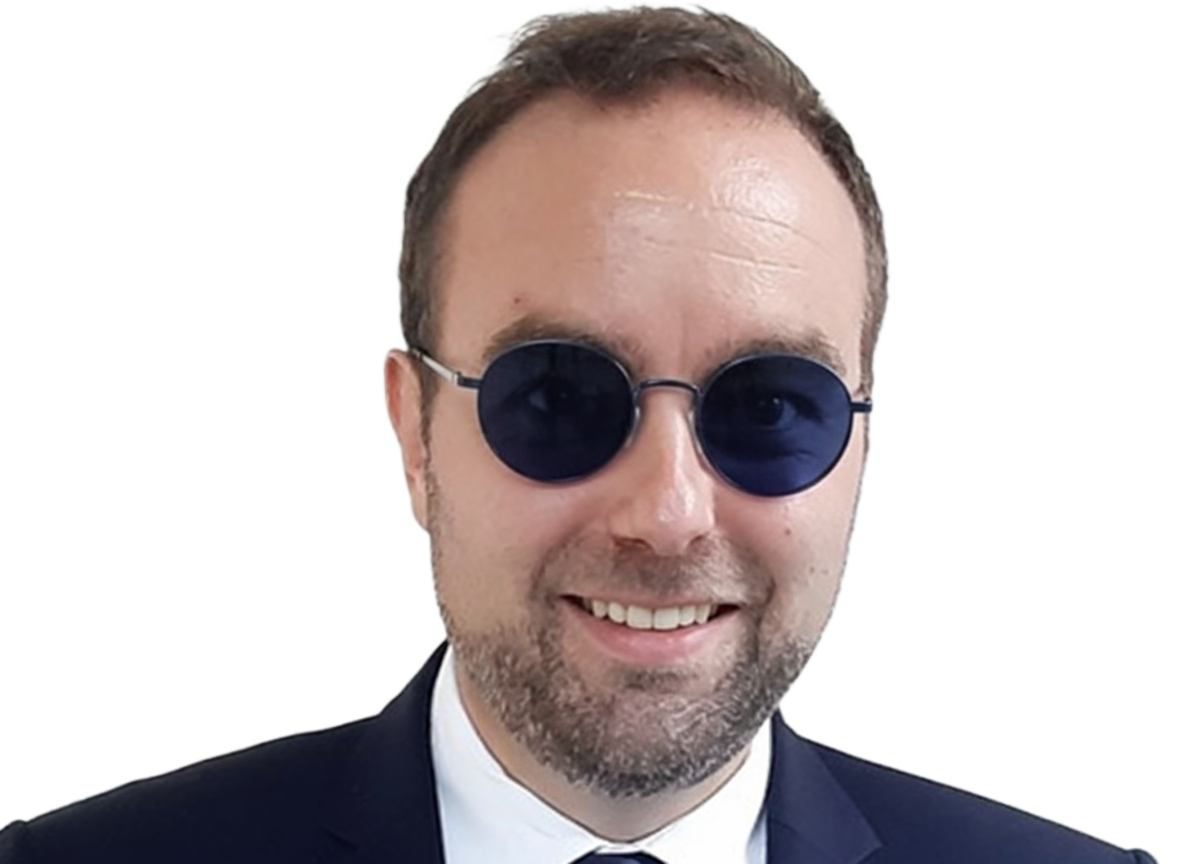 lecornu sebastien cornu macron premier ministre gouvernement macroniste dissolution pm sourire rire lunettes ready