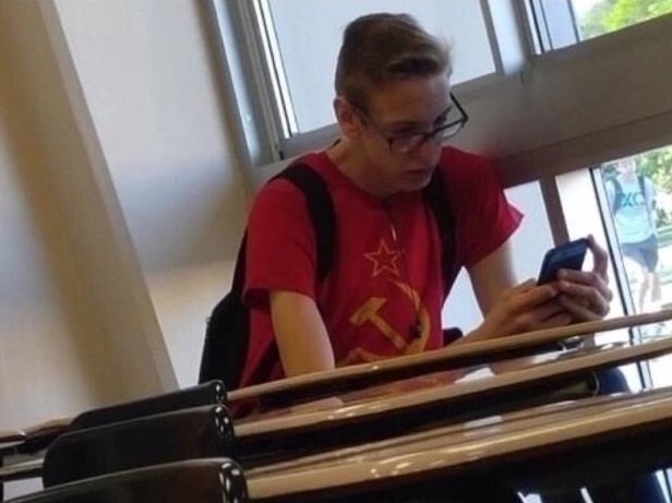 discord lfi gauche gaucho manif militant fragile faible soja jvc gauchiasse sodomite melenchon ecriture inclusive