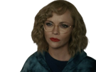 christina-ricci-misty-quigley-adulte-actrice-yellowjackets-blonde-lunettes-folle-showtime-serie