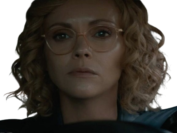 christina ricci misty quigley adulte actrice yellowjackets blonde lunettes folle showtime serie