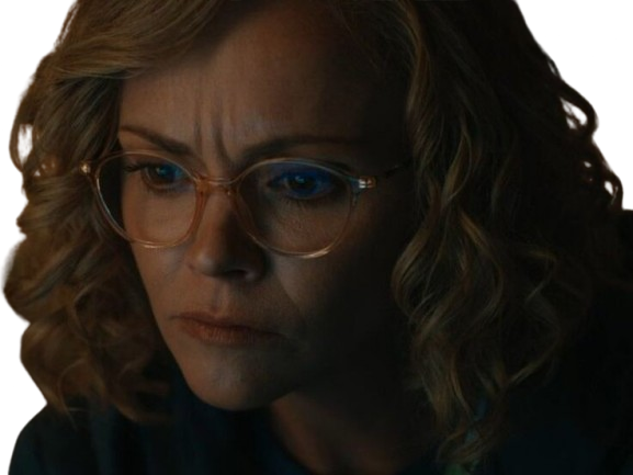 christina ricci misty quigley adulte actrice yellowjackets blonde lunettes folle showtime serie