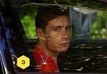 cyclisme vingegaard jonas maillot rouge triste voiture velo cycliste decu regard vuelta