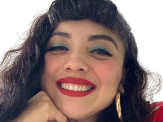 mon laferte norma chanteuse auteure compositrice latine mexicaine chilienne trentaine trentenaire brune femme