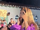 karol-g-cantando-con-sus-fans-en-el-pueblito-paisa-tropicoqueta-ivonny-bonita-brune-gif