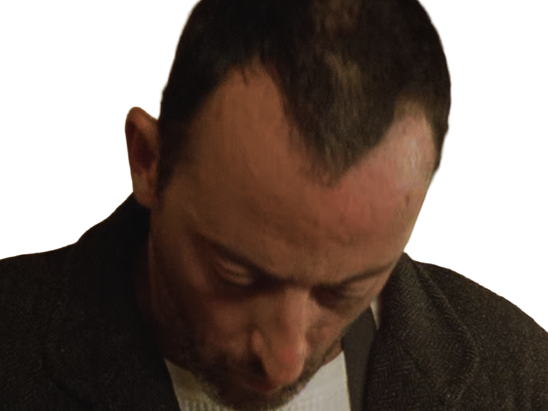 leon tueur gages nettoyeur professionnel film drame francais jean reno acteur homme quarantenaire cheveuxbruns yeuxmarrons