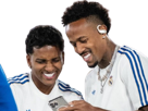 rodrygo-goes-eder-militao-telephone-regarde-quoi-wtf-iphone-moqueries-rire-mdr-bresil