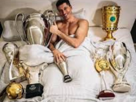 robert-lewandowski-lit-chad-trophee-trophees-coupe-coupes-ballon-dor-d-or-scandale-vol-messi