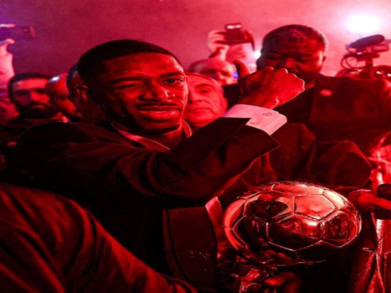 ousmane dembele bo ballon dor d or du peuple supporters supporter fan fans clin doeil