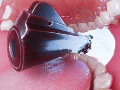 pistolet flingue braque braquer interieur bouche menace pointe suicide