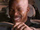 meme-inspecteur-detective-enqueteur-sergent-policier-police-james-doakes-dexter-voiture-sourire-rire