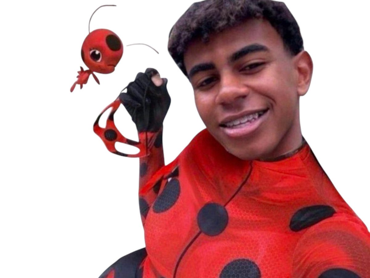 lamine yamal twink gay mignon miraculous lady bug ladybug selfie
