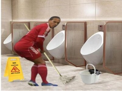 virgil van dijk liverpool toilettes wc balai nettoyage nettoie balayage serpilliere agent dentretien