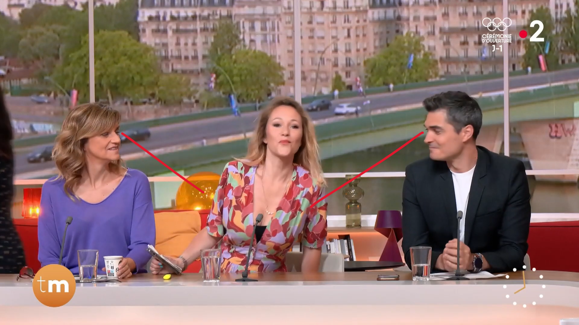 julia livage france 2 journaliste femme meuf fille bzez loche meule obus