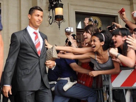cristiano-ronaldo-cr7-goat-bicho-fans-star-envie-femmes-groupies-folles-idole-male-alpha-hysterique