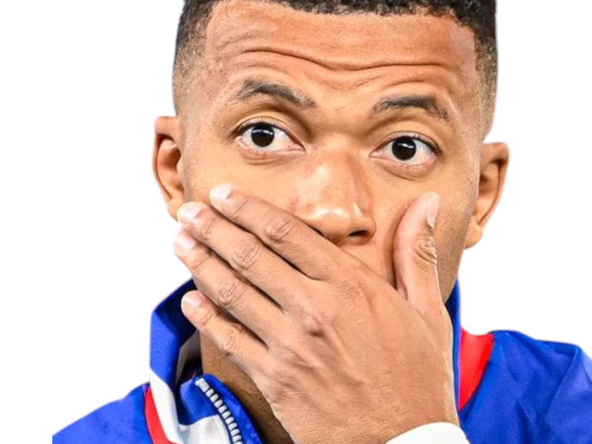 kylian mbappe main bouche edf equipe de france chokbar choque choc surpris surprise honte