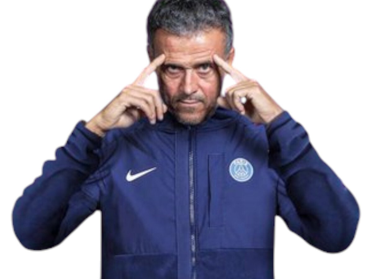luis enrique psg paris saint germain mental reflechit reflexion pense cerveau plan genie tactique