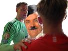 manuel-neuer-main-epaule-tranquille-ecoute-laisse-faire-conseil-arrete-golem-hitler-not-ready-risitas