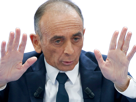 eric-zemmour-le-z-journaliste-ecrivain-homme-politique-francais-extreme-droite-patriote-sexagenaire-soixantenaire-cheveux-gris-yeux-vert-gris