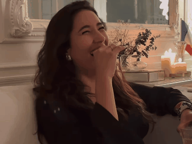anais nemesis rire france gif