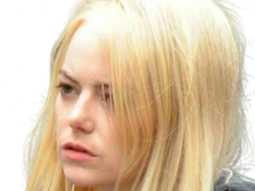 annie landsberg maniac serie emma emily jean stone actrice productrice americaine blonde femme lunettes cigarette