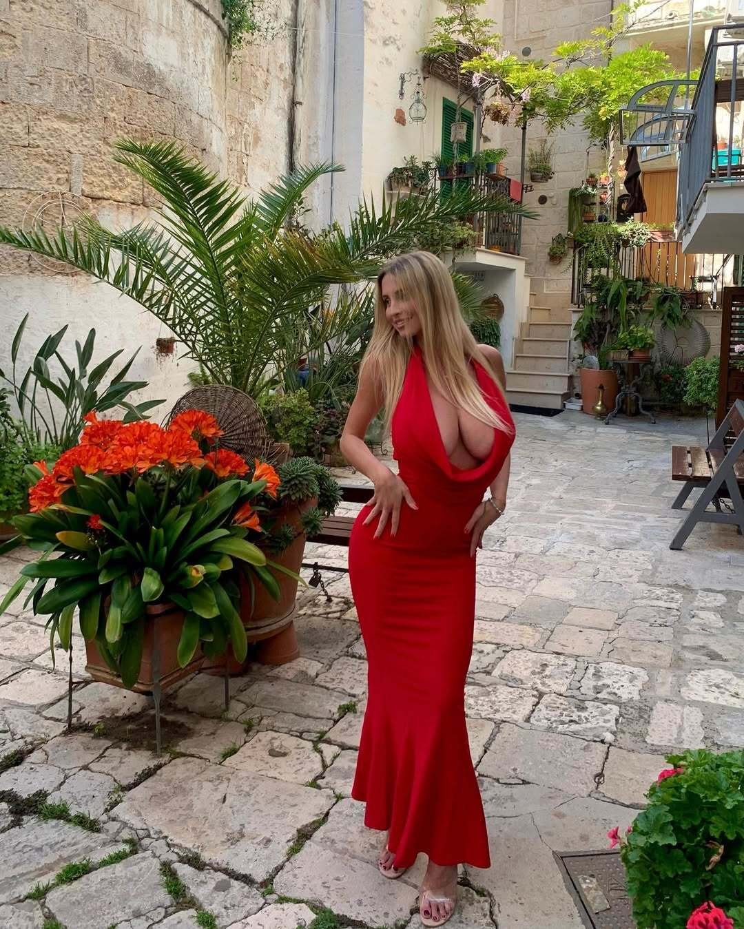 maria arreghini blonde bzez loche meule obus lolo chubby bave femme meuf fille